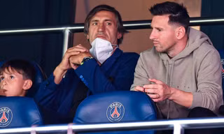 Bố Messi 'cà khịa' Ronaldo
