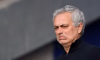 Roma thua, Mourinho viện cớ khó nghe