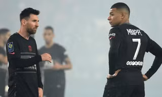 'Lười' ra sân, Messi hứng chịu chỉ trích từ các fan PSG