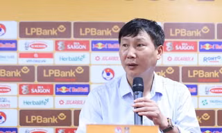 HLV Kim Sang-sik: Tôi muốn được người hâm mộ Việt Nam mến mộ như tiền bối Park Hang-seo