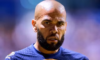 Dani Alves bất ngờ thoát án tù 4 năm rưỡi, được thả tự do