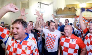 Các CĐV Argentina và Croatia ‘chiến đấu’ căng thẳng từ trước giờ bóng lăn 