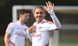 Arsenal chấp nhận cho Inter mượn trụ cột
