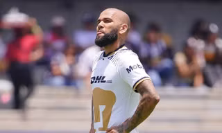 Sợ Alves bỏ trốn về Brazil, tòa án Tây Ban Nha nhất quyết bác đơn xin bảo lãnh