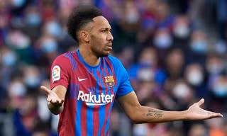 Barca điên cuồng đuổi quân