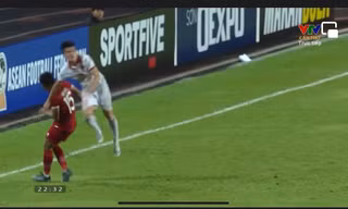 Indonesia tố hậu vệ U23 Việt Nam đánh nguội, đòi bỏ giải AFF