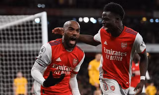 Ngược dòng giành 3 điểm phút chót, Arsenal đe doạ chiếm chỗ của MU