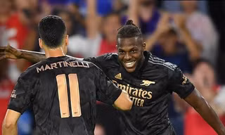 Arsenal bùng nổ trên đất Mỹ