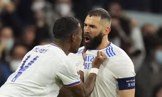 Real tiến gần đến chức vô địch nhờ cú đúp của Benzema
