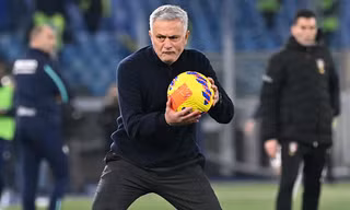 Roma thắng trận, Mourinho khiến tất cả bật cười với câu đùa
