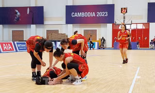 Chị em Thảo Vy và Thảo My nhận thất bại đầu tiên cùng ĐT bóng rổ Việt Nam
