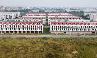 Hàng trăm biệt thự bỏ hoang trong khu đô thị bị thanh tra điểm mặt vi phạm
