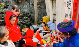 Bán chữ Việt đắt khách đầu xuân