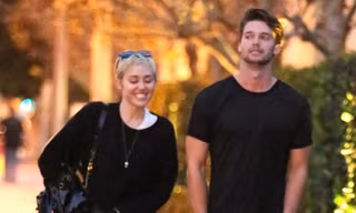 Miley Cyrus hẹn hò bạn trai bất chấp gia đình phản đối