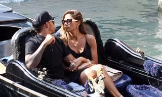 Nicole Scherzinger quấn quýt 'phi công' trong kỳ nghỉ