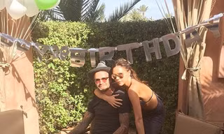 Beckham hạnh phúc bên vợ trong ngày sinh nhật