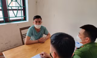 Đối tượng Minh tại cơ quan công an.