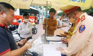 Đề xuất CSGT không cần chào người thiếu văn hoá.