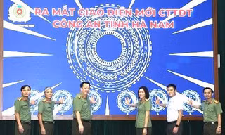 Các đại biểu tại lễ ra mắt.