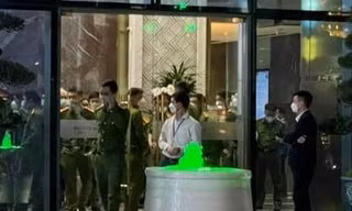 Cơ quan tố tụng tiến hành khám xét nơi ở, nơi làm việc của ông Quyết. Ảnh: N.L
