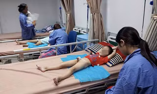 Trẻ bị sùi mào gà ở Hưng Yên được điều trị tại BV Da liễu TƯ. Ảnh: Internet