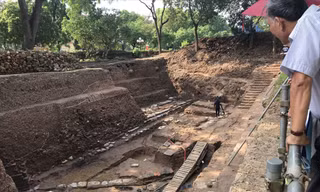 Hố khai quật điện Kính Thiên năm 2018 phát lộ thêm nhiều bí ẩn. Ảnh: NGUYÊN KHÁNH 