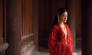 Chi Pu vai Cám trong MV “Anh ơi ở lại” 