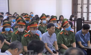 Xét xử vụ gian lận thi ở Hòa Bình: 'Con tôi bị nâng điểm, mong điều tra làm rõ'