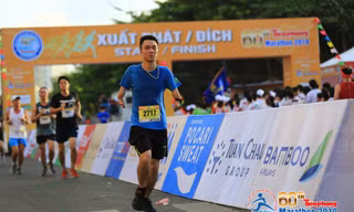 Chàng kỹ sư khuyết tật và niềm vui trên đường chạy 21 km