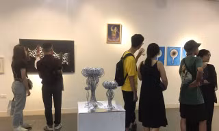 Triển lãm “Mời bạn vào” thu hút người xem trong ngày khai mạc 