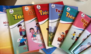 Dư luận đang quan tâm số tiền 16 triệu USD sẽ được chi cho việc gì khi Bộ GD&ĐT không tổ chức biên soạn SGK mới Ảnh: PV 