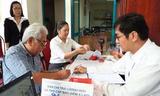 Người lao động có quyền nghỉ hưu trước tuổi, nhưng mỗi năm nghỉ trước tuổi sẽ bị trừ lương hưu được nhận Ảnh minh họa 