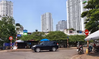 Phố Cầu Mới (Ngã Tư Sở) không còn tình trạng tiểu thương bày bán trên vỉa hè, lòng đường