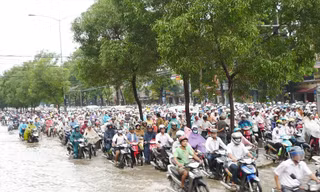 Một điểm đen ngập úng ở Hà Nội. Ảnh: T.Đảng 