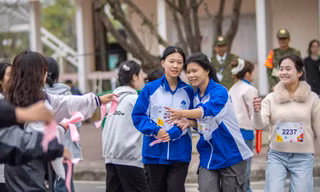 Sinh viên tham gia giải chạy tại Đại học Hạ Long