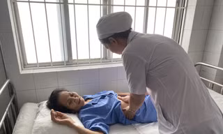 5 phút 'thần tốc' giành giật sự sống cho bệnh nhân nôn ra máu nguy kịch