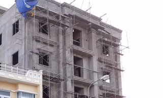 Tháo dỡ 2 tầng xây sai phép tại căn nhà khiến 3 công nhân tử vong