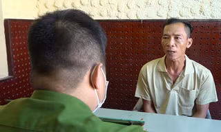 Hóa trang cũng không thoát khỏi.... công an