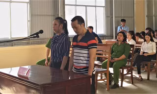 Luật sư vắng, nữ nhà báo 'vòi' tiền doanh nghiệp để gỡ bài xin hoãn xử