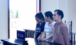 Mẹ gả 2 con mới 14 tuổi sang Trung Quốc lấy chồng: 'Tôi đã sai'