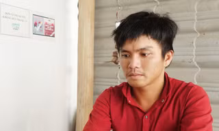 Dụ dỗ cho 25 ngàn đồng, 3 đối tượng lần lượt 'giở trò' với bé gái 10 tuổi