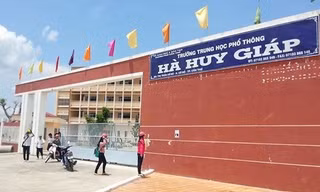 Cần Thơ: Một học sinh lớp 10 té lầu tử vong