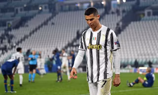 Ronaldo bị tố thao túng phòng thay đồ Juventus