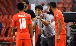 HLV Tatsuma Yoshida giúp Singapore vào bán kết AFF Cup sau gần một thập kỷ