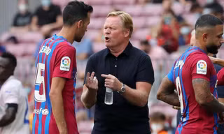 HLV Koeman được các học trò bảo vệ