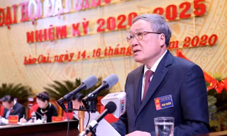 Bí thư Trung ương Đảng, Chánh án Toà án Nhân dân Tối cao Nguyễn Hoà Bình phát biểu tại đại hội Đảng bộ tỉnh Lào Cai. Ảnh: Báo Lào Cai