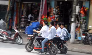 Xem xét, nghiên cứu cấm xe đạp, xe máy điện như xe máy