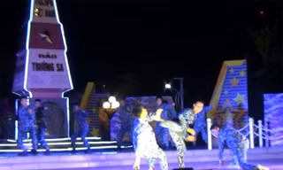 Video: Cận cảnh lính Trường Sa bay qua vòng lửa, hạ gục “đối thủ”