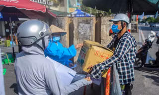 Đảm bảo đủ hàng hóa thiết yếu cho hơn 23.000 người đang bị phong toả giữa Thủ đô