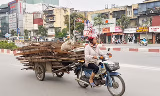 Hà Nội hiện còn nhiều xe máy cũ, nát, hết hạn sử dụng. Ảnh minh họa